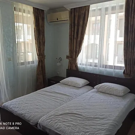 Apartament Бадемите Апартаменти Под Наем Święty Włas