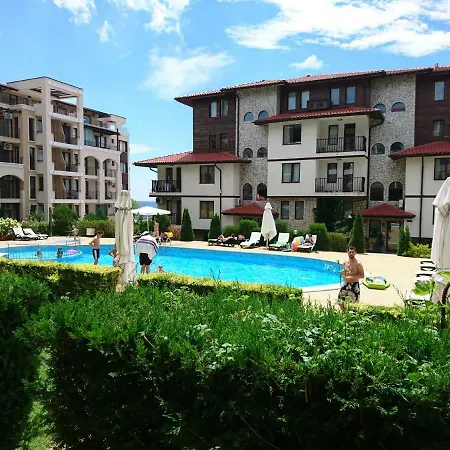Apartament Бадемите Апартаменти Под Наем Święty Włas